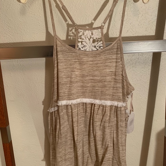 Tan tank top with lace - Picture 1 of 4